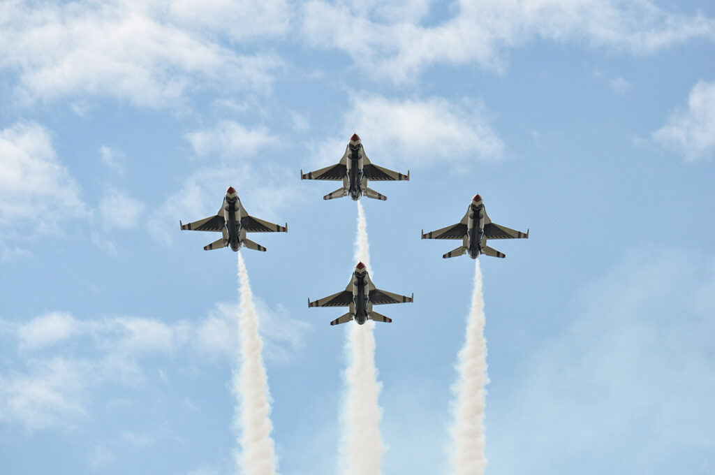 An image of USAF Fighter Planes flying in sync.