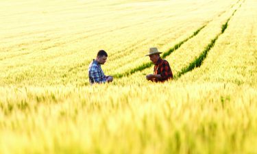 Fotolia_129333234_Two-Farmers-e1548194555757