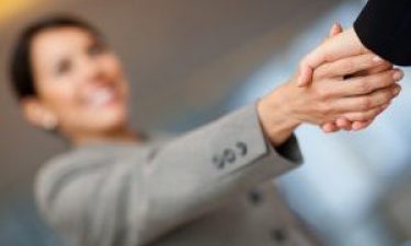 Shaking-Hands_Fotolia_42031736-e1469054008401